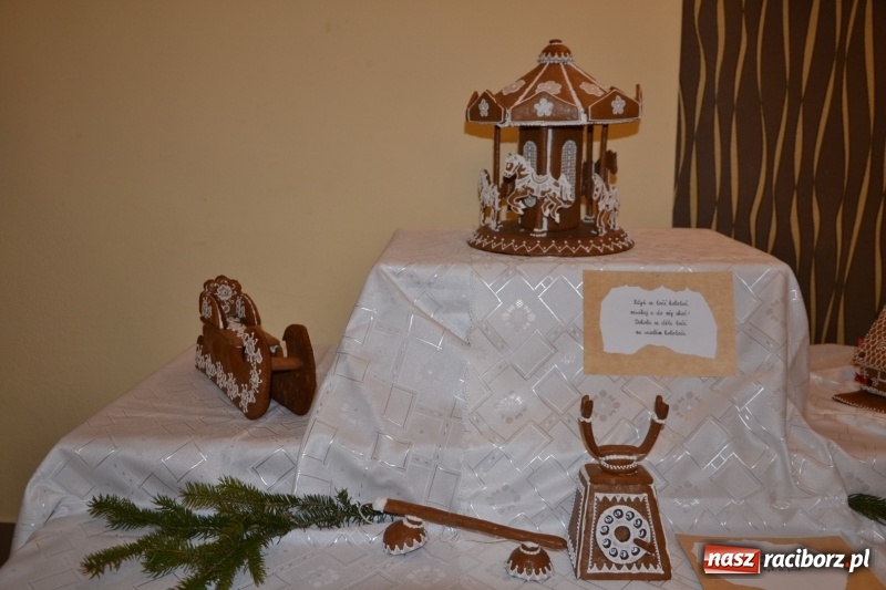 Zdjęcie w galerii na portalu naszraciborz.pl: Grzaniec, ognisko, pierniki i fajerwerki. Tworków gotowy na Boże Narodzenie  wiadomości z regionu