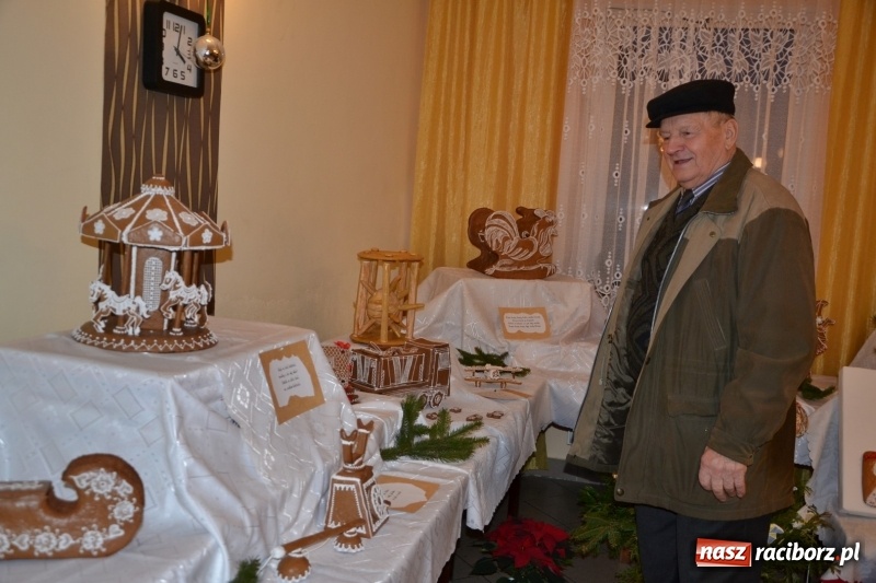 Zdjęcie w galerii na portalu naszraciborz.pl: Grzaniec, ognisko, pierniki i fajerwerki. Tworków gotowy na Boże Narodzenie  wiadomości z regionu