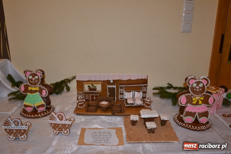 Zdjęcie w galerii na portalu naszraciborz.pl: Grzaniec, ognisko, pierniki i fajerwerki. Tworków gotowy na Boże Narodzenie  wiadomości z regionu