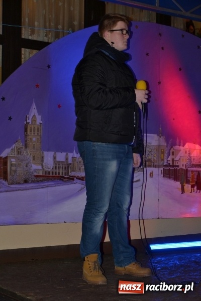 Zdjęcie w galerii na portalu naszraciborz.pl: Grzaniec, ognisko, pierniki i fajerwerki. Tworków gotowy na Boże Narodzenie  wiadomości z regionu