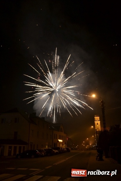 Zdjęcie w galerii na portalu naszraciborz.pl: Grzaniec, ognisko, pierniki i fajerwerki. Tworków gotowy na Boże Narodzenie  wiadomości z regionu