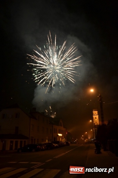 Zdjęcie w galerii na portalu naszraciborz.pl: Grzaniec, ognisko, pierniki i fajerwerki. Tworków gotowy na Boże Narodzenie  wiadomości z regionu