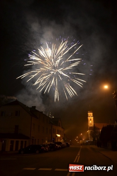 Zdjęcie w galerii na portalu naszraciborz.pl: Grzaniec, ognisko, pierniki i fajerwerki. Tworków gotowy na Boże Narodzenie  wiadomości z regionu