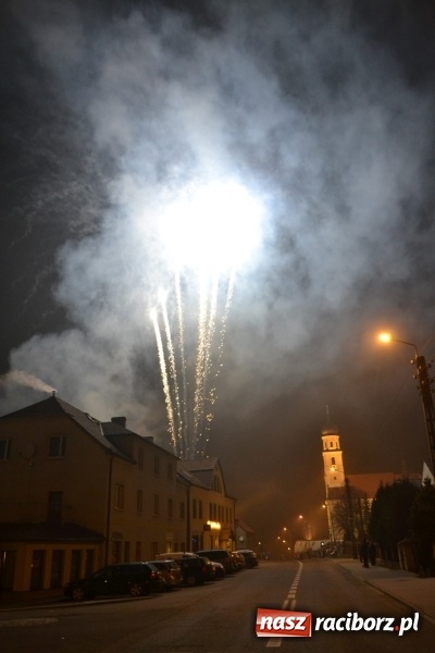 Zdjęcie w galerii na portalu naszraciborz.pl: Grzaniec, ognisko, pierniki i fajerwerki. Tworków gotowy na Boże Narodzenie  wiadomości z regionu