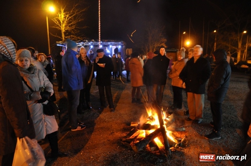 Zdjęcie w galerii na portalu naszraciborz.pl: Strażacka choinka i beskidzka kapela na jarmarku w Kuźni Raciborskiej wiadomości z regionu