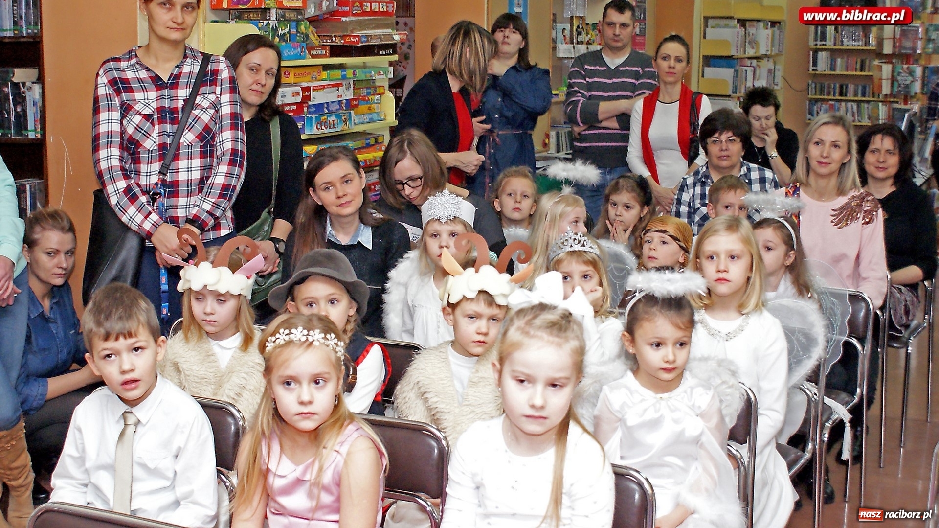 Zdjęcie w galerii na portalu naszraciborz.pl: XVI Międzyprzedszkolny Przegląd Kolęd w bibliotece wiadomości z regionu