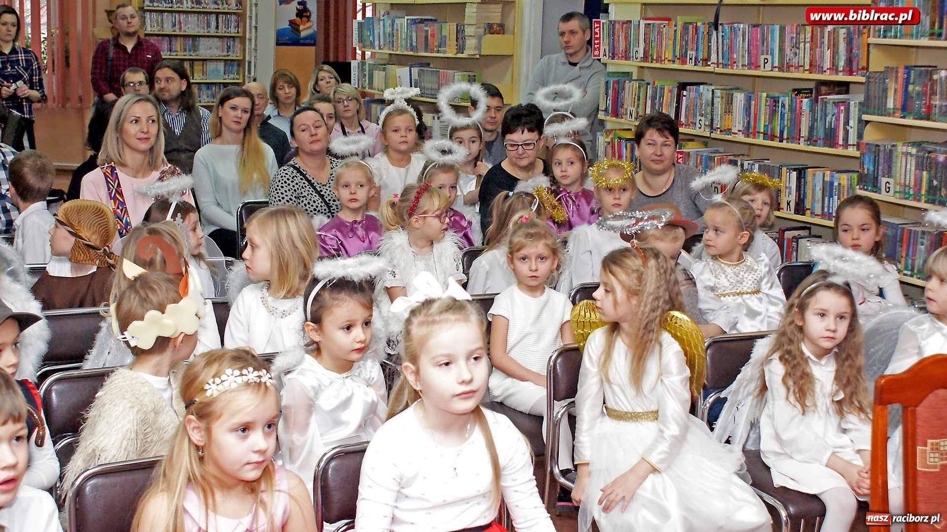 Zdjęcie w galerii na portalu naszraciborz.pl: XVI Międzyprzedszkolny Przegląd Kolęd w bibliotece wiadomości z regionu