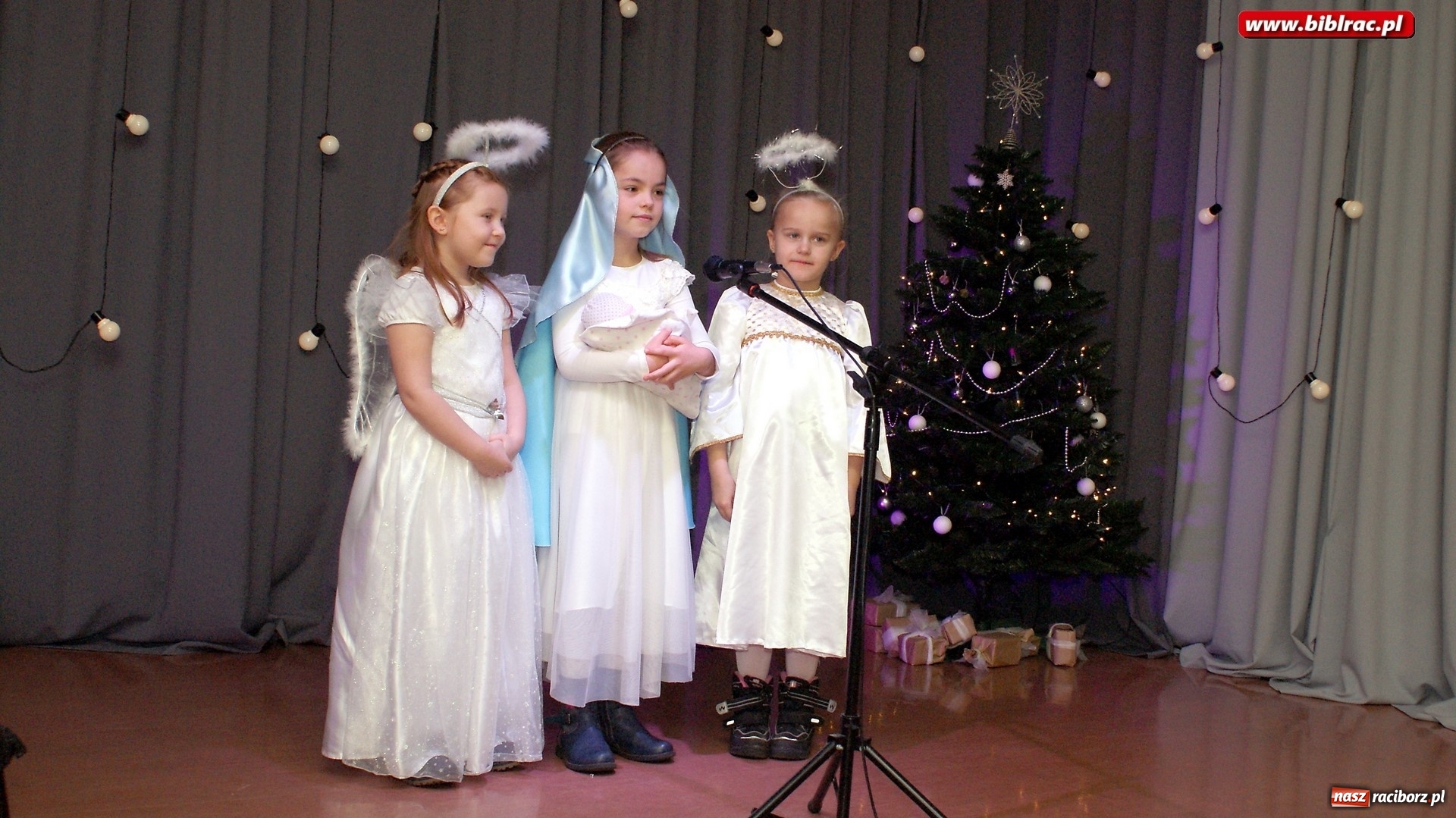 Zdjęcie w galerii na portalu naszraciborz.pl: XVI Międzyprzedszkolny Przegląd Kolęd w bibliotece wiadomości z regionu