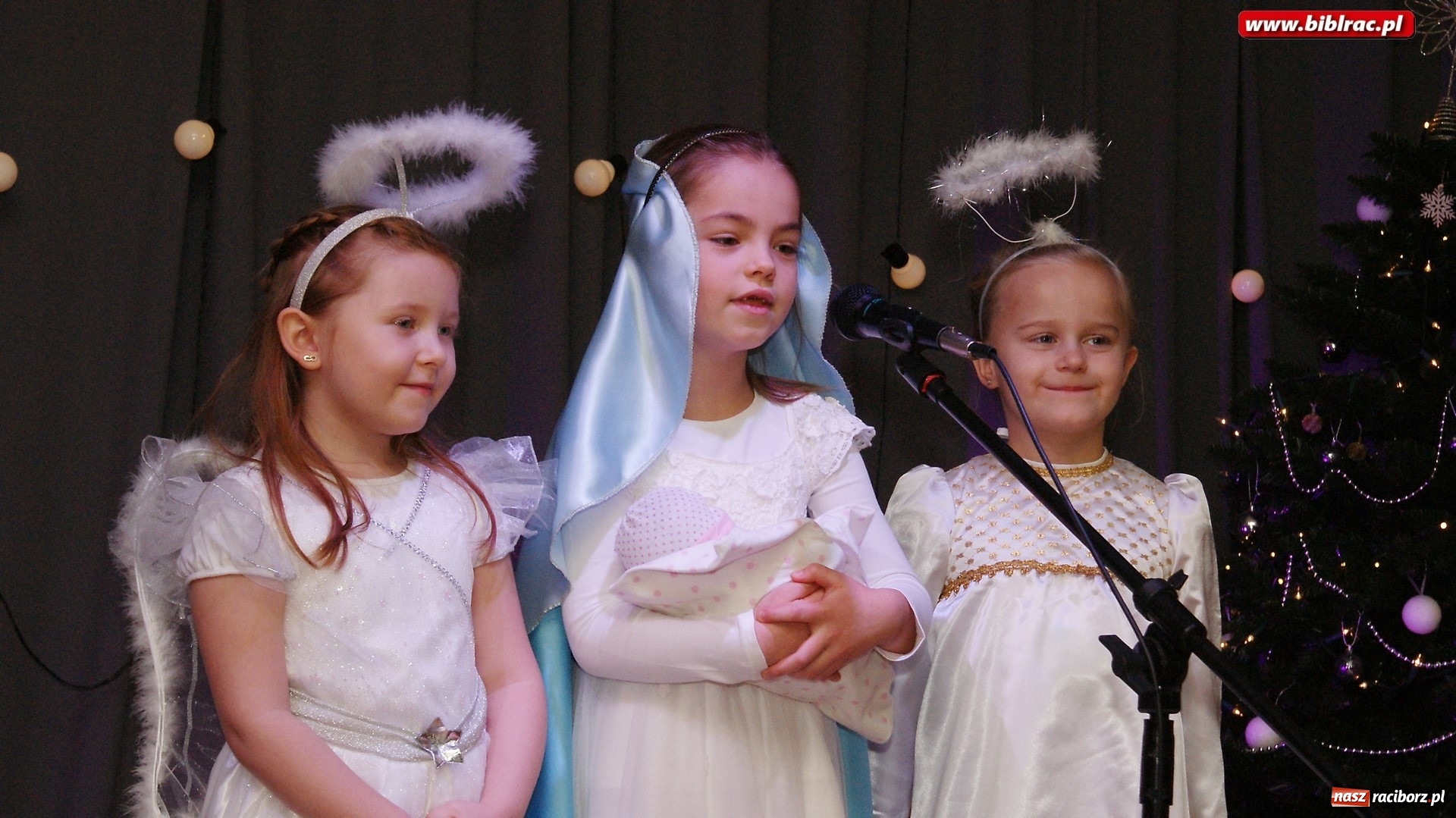 Zdjęcie w galerii na portalu naszraciborz.pl: XVI Międzyprzedszkolny Przegląd Kolęd w bibliotece wiadomości z regionu