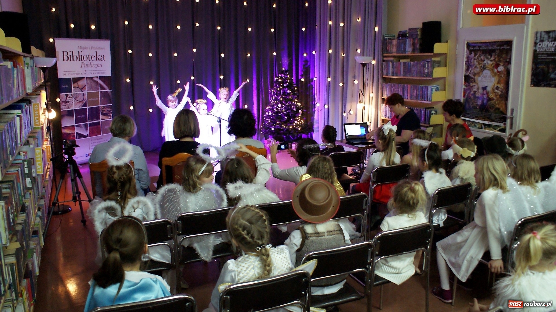 Zdjęcie w galerii na portalu naszraciborz.pl: XVI Międzyprzedszkolny Przegląd Kolęd w bibliotece wiadomości z regionu