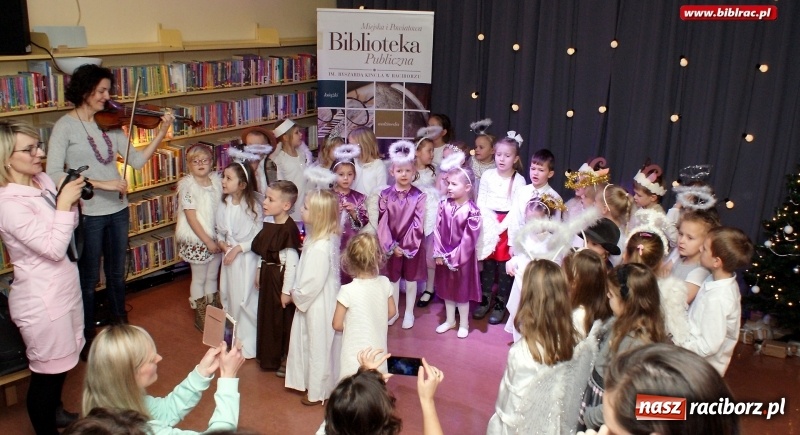 Zdjęcie w galerii na portalu naszraciborz.pl: XVI Międzyprzedszkolny Przegląd Kolęd w bibliotece wiadomości z regionu