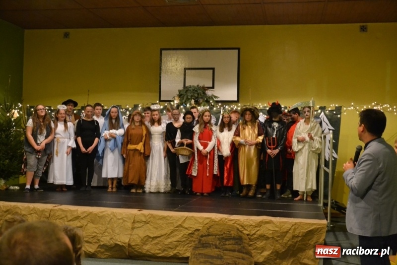 Zdjęcie w galerii na portalu naszraciborz.pl: Szkolny kiermasz w Rudach znów zgromadził tłumy wiadomości z regionu