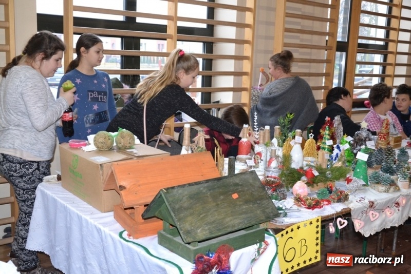 Zdjęcie w galerii na portalu naszraciborz.pl: Szkolny kiermasz w Rudach znów zgromadził tłumy wiadomości z regionu