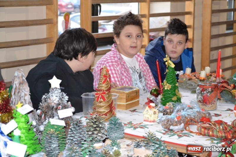 Zdjęcie w galerii na portalu naszraciborz.pl: Szkolny kiermasz w Rudach znów zgromadził tłumy wiadomości z regionu