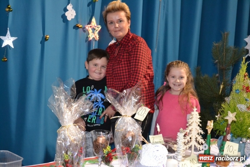 Zdjęcie w galerii na portalu naszraciborz.pl: Szkolny kiermasz w Rudach znów zgromadził tłumy wiadomości z regionu