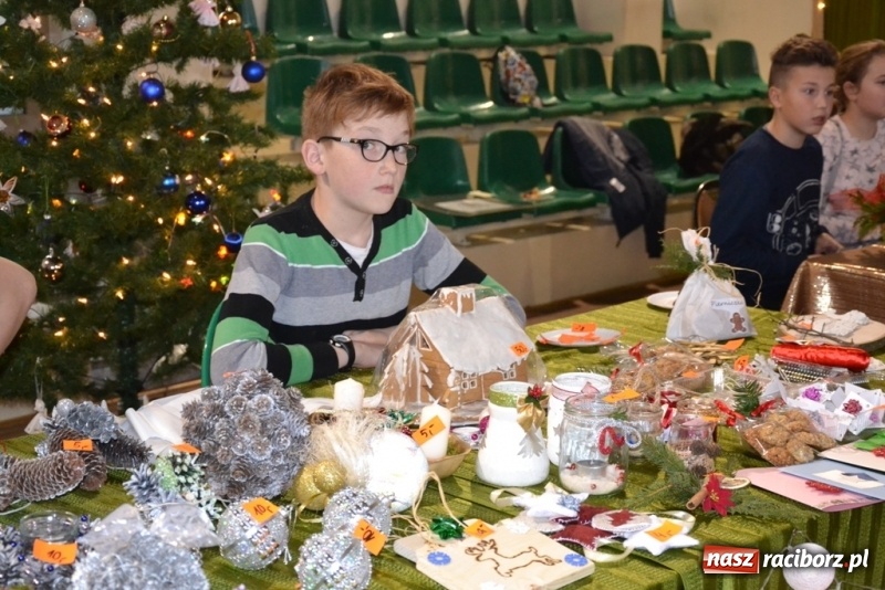 Zdjęcie w galerii na portalu naszraciborz.pl: Szkolny kiermasz w Rudach znów zgromadził tłumy wiadomości z regionu