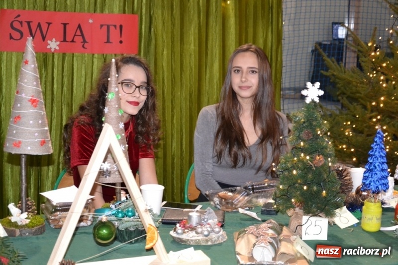 Zdjęcie w galerii na portalu naszraciborz.pl: Szkolny kiermasz w Rudach znów zgromadził tłumy wiadomości z regionu