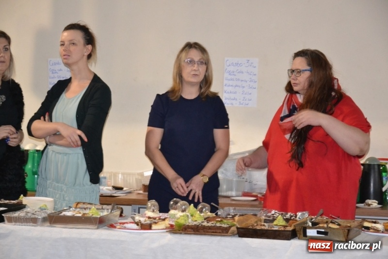 Zdjęcie w galerii na portalu naszraciborz.pl: Szkolny kiermasz w Rudach znów zgromadził tłumy wiadomości z regionu