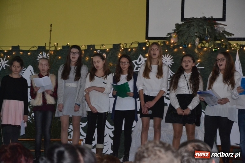 Zdjęcie w galerii na portalu naszraciborz.pl: Szkolny kiermasz w Rudach znów zgromadził tłumy wiadomości z regionu