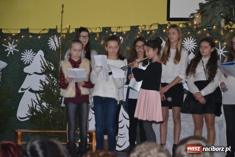 Zdjęcie w galerii na portalu naszraciborz.pl: Szkolny kiermasz w Rudach znów zgromadził tłumy wiadomości z regionu