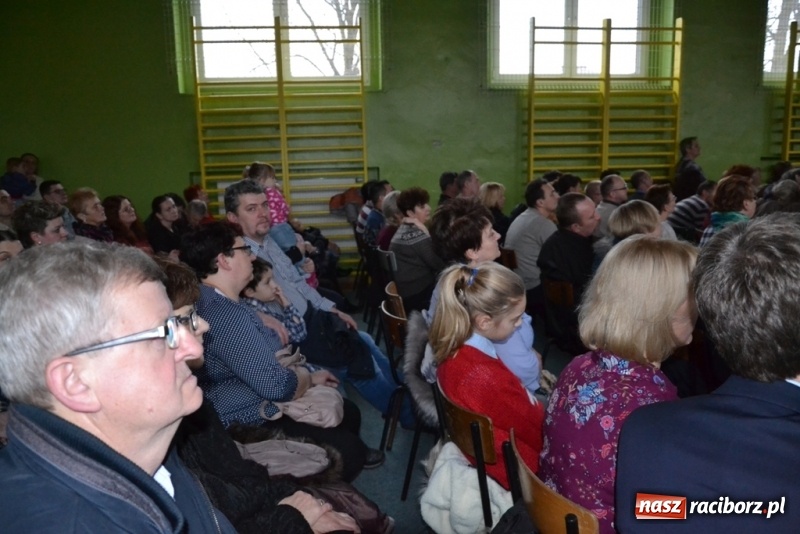 Zdjęcie w galerii na portalu naszraciborz.pl: Szkolny kiermasz w Rudach znów zgromadził tłumy wiadomości z regionu