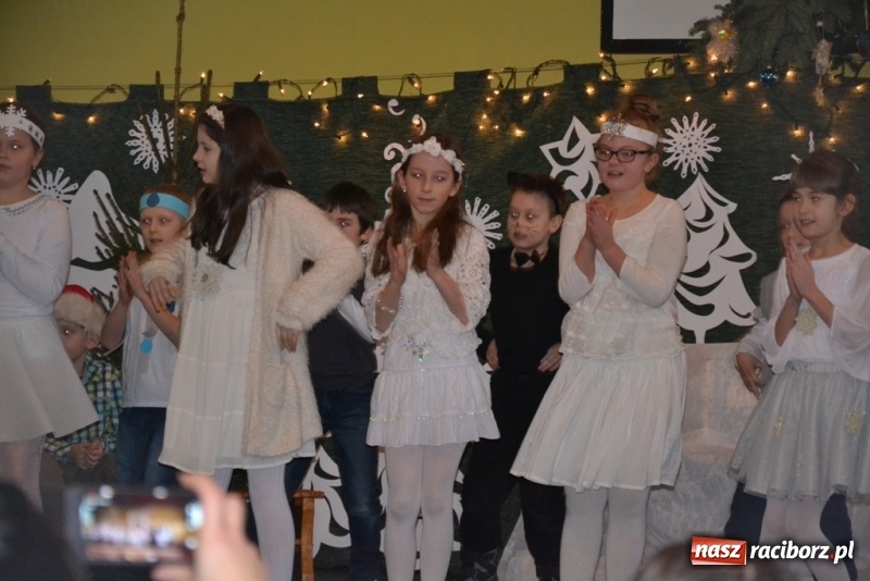 Zdjęcie w galerii na portalu naszraciborz.pl: Szkolny kiermasz w Rudach znów zgromadził tłumy wiadomości z regionu