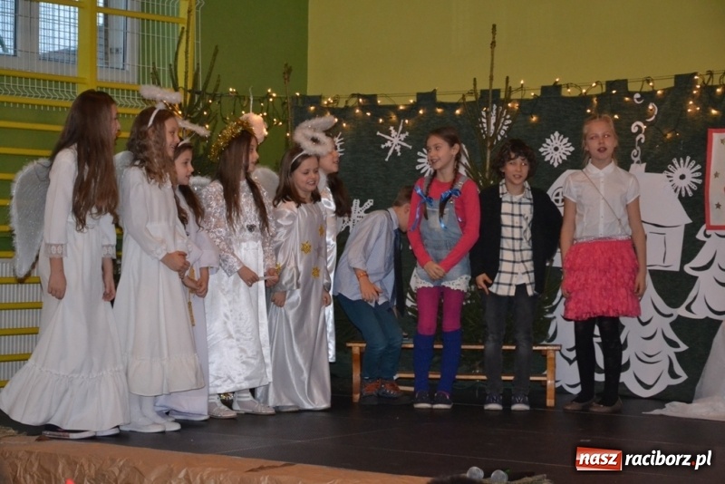 Zdjęcie w galerii na portalu naszraciborz.pl: Szkolny kiermasz w Rudach znów zgromadził tłumy wiadomości z regionu