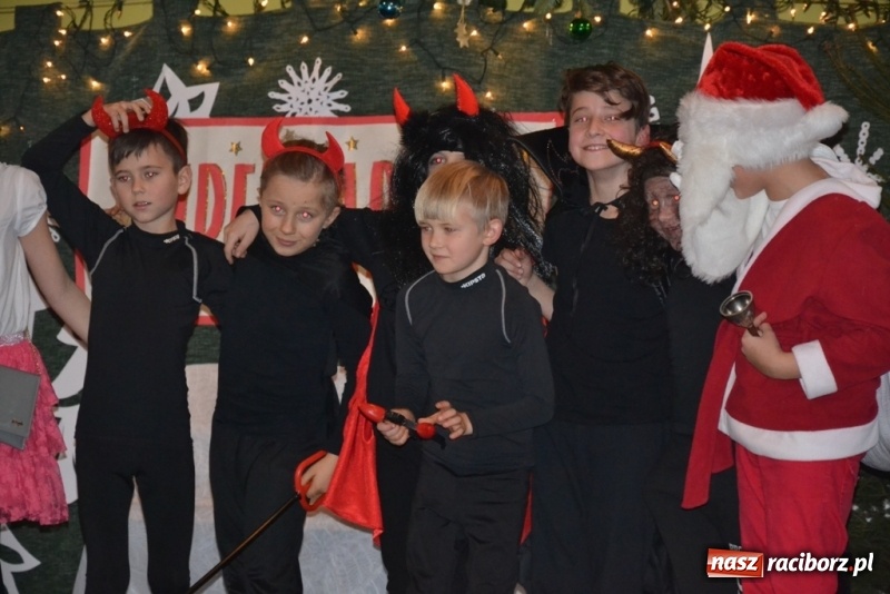 Zdjęcie w galerii na portalu naszraciborz.pl: Szkolny kiermasz w Rudach znów zgromadził tłumy wiadomości z regionu