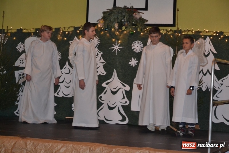 Zdjęcie w galerii na portalu naszraciborz.pl: Szkolny kiermasz w Rudach znów zgromadził tłumy wiadomości z regionu