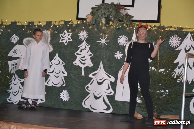 Zdjęcie w galerii na portalu naszraciborz.pl: Szkolny kiermasz w Rudach znów zgromadził tłumy wiadomości z regionu