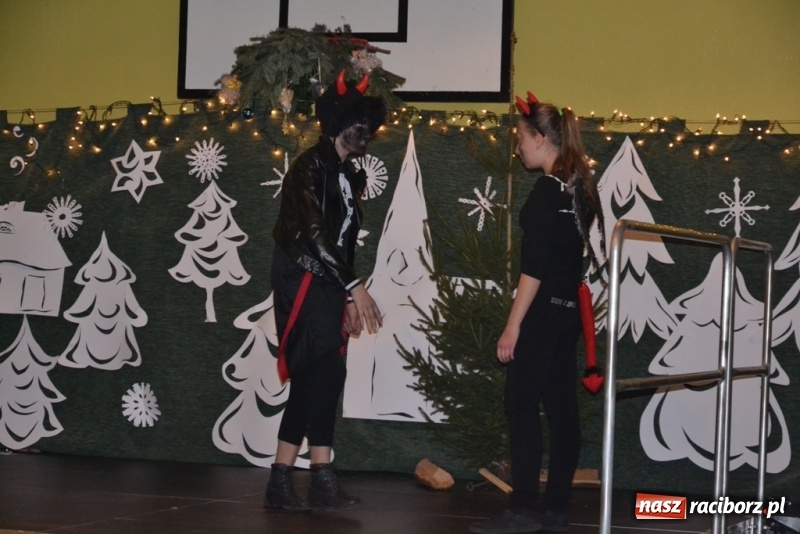 Zdjęcie w galerii na portalu naszraciborz.pl: Szkolny kiermasz w Rudach znów zgromadził tłumy wiadomości z regionu