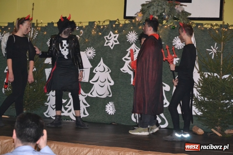 Zdjęcie w galerii na portalu naszraciborz.pl: Szkolny kiermasz w Rudach znów zgromadził tłumy wiadomości z regionu