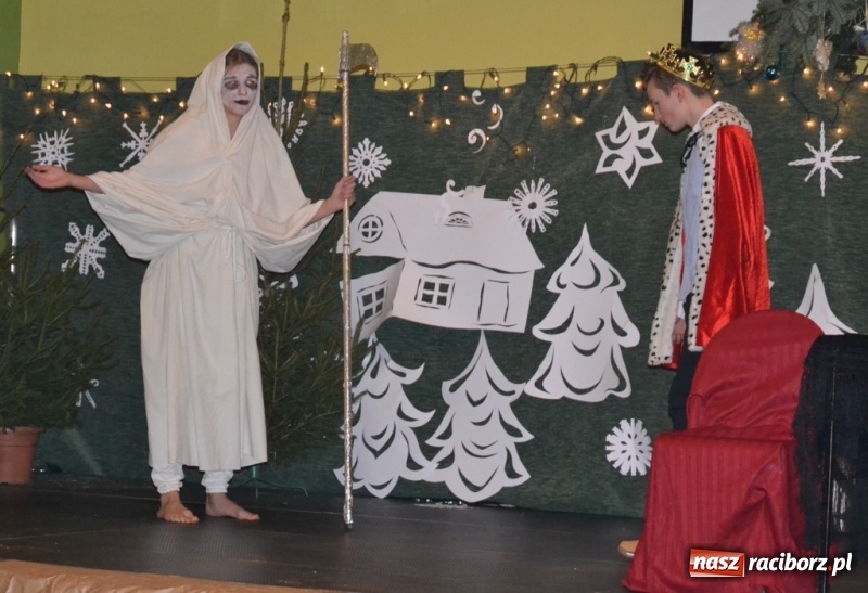 Zdjęcie w galerii na portalu naszraciborz.pl: Szkolny kiermasz w Rudach znów zgromadził tłumy wiadomości z regionu