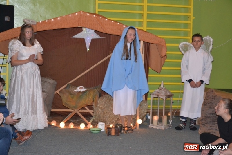 Zdjęcie w galerii na portalu naszraciborz.pl: Szkolny kiermasz w Rudach znów zgromadził tłumy wiadomości z regionu