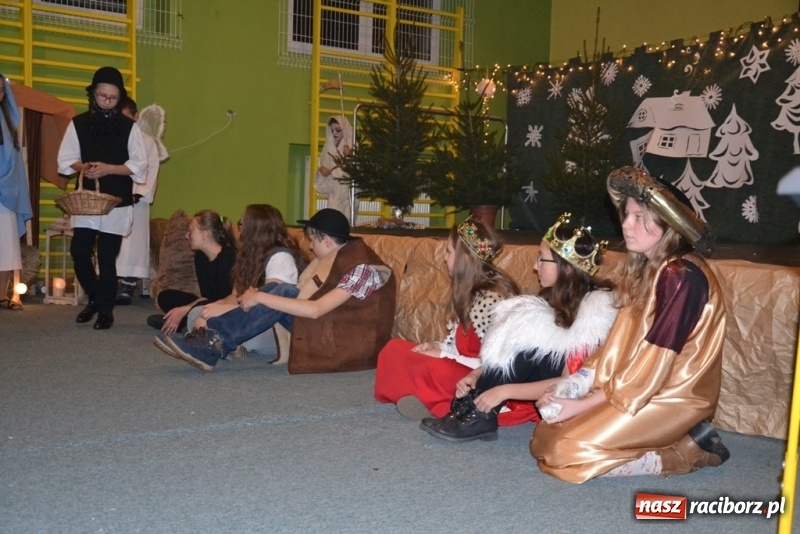 Zdjęcie w galerii na portalu naszraciborz.pl: Szkolny kiermasz w Rudach znów zgromadził tłumy wiadomości z regionu