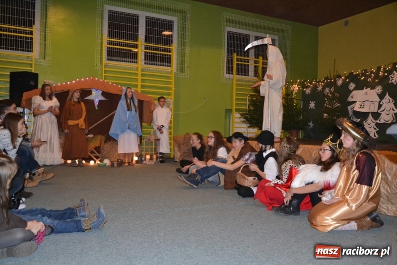 Zdjęcie w galerii na portalu naszraciborz.pl: Szkolny kiermasz w Rudach znów zgromadził tłumy wiadomości z regionu