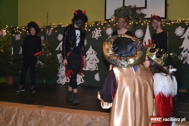 Zdjęcie w galerii na portalu naszraciborz.pl: Szkolny kiermasz w Rudach znów zgromadził tłumy wiadomości z regionu