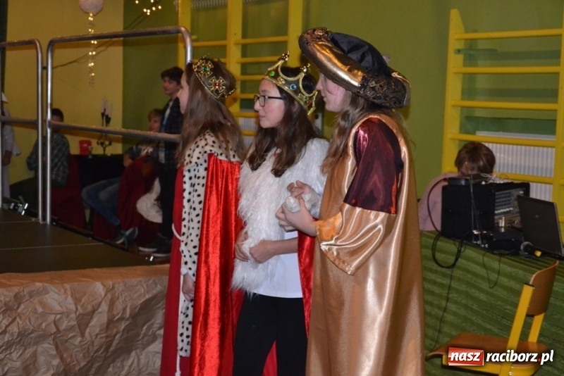 Zdjęcie w galerii na portalu naszraciborz.pl: Szkolny kiermasz w Rudach znów zgromadził tłumy wiadomości z regionu