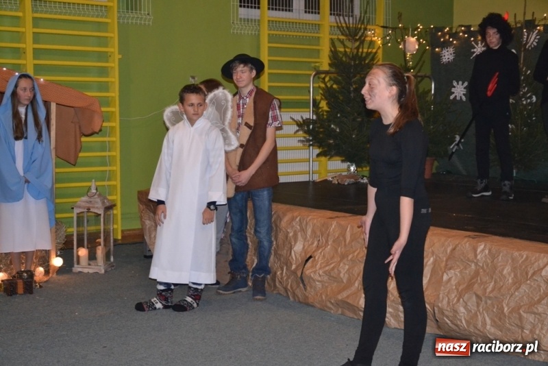 Zdjęcie w galerii na portalu naszraciborz.pl: Szkolny kiermasz w Rudach znów zgromadził tłumy wiadomości z regionu