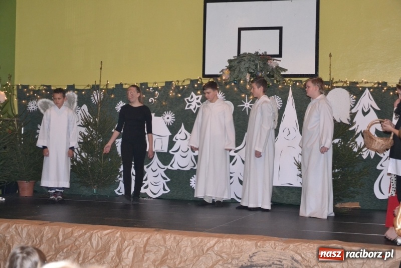 Zdjęcie w galerii na portalu naszraciborz.pl: Szkolny kiermasz w Rudach znów zgromadził tłumy wiadomości z regionu