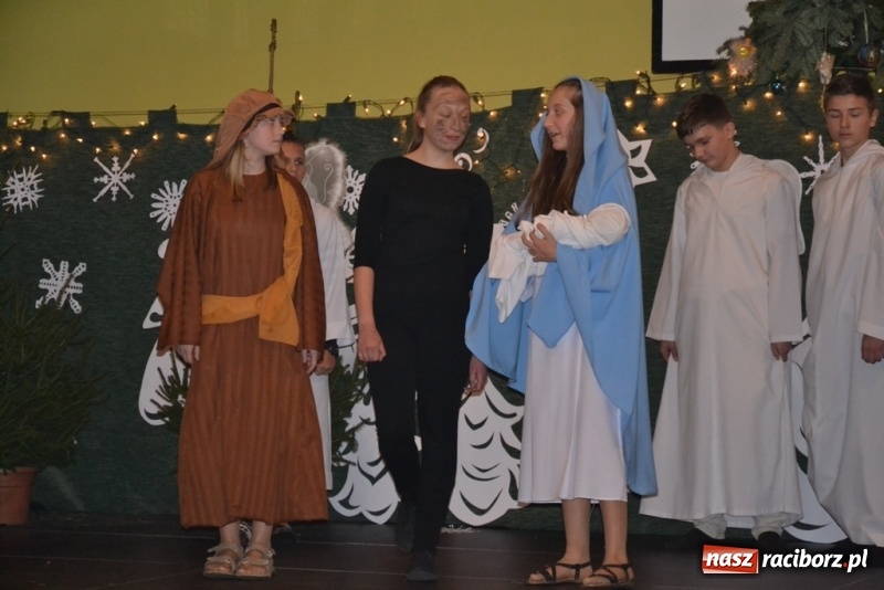 Zdjęcie w galerii na portalu naszraciborz.pl: Szkolny kiermasz w Rudach znów zgromadził tłumy wiadomości z regionu