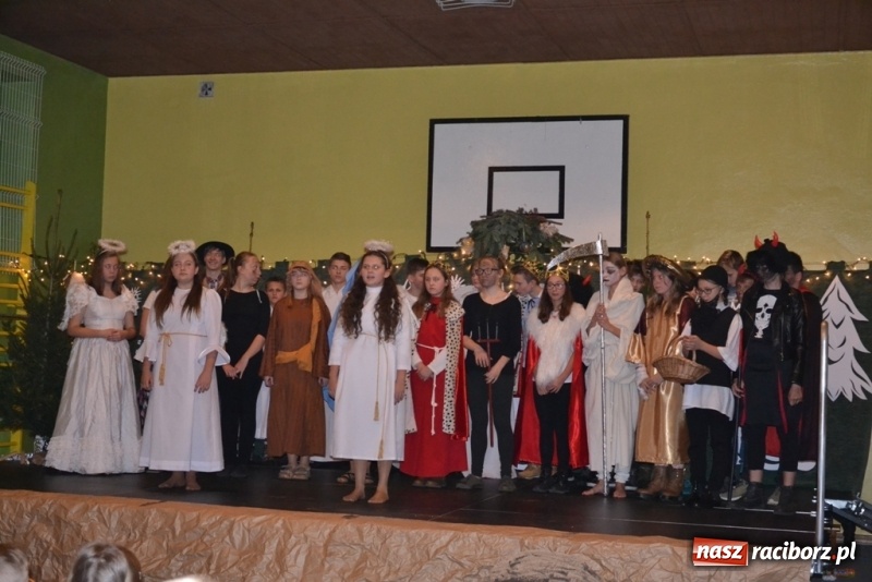 Zdjęcie w galerii na portalu naszraciborz.pl: Szkolny kiermasz w Rudach znów zgromadził tłumy wiadomości z regionu