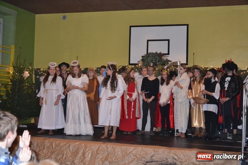 Zdjęcie w galerii na portalu naszraciborz.pl: Szkolny kiermasz w Rudach znów zgromadził tłumy wiadomości z regionu