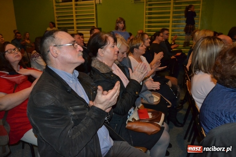 Zdjęcie w galerii na portalu naszraciborz.pl: Szkolny kiermasz w Rudach znów zgromadził tłumy wiadomości z regionu