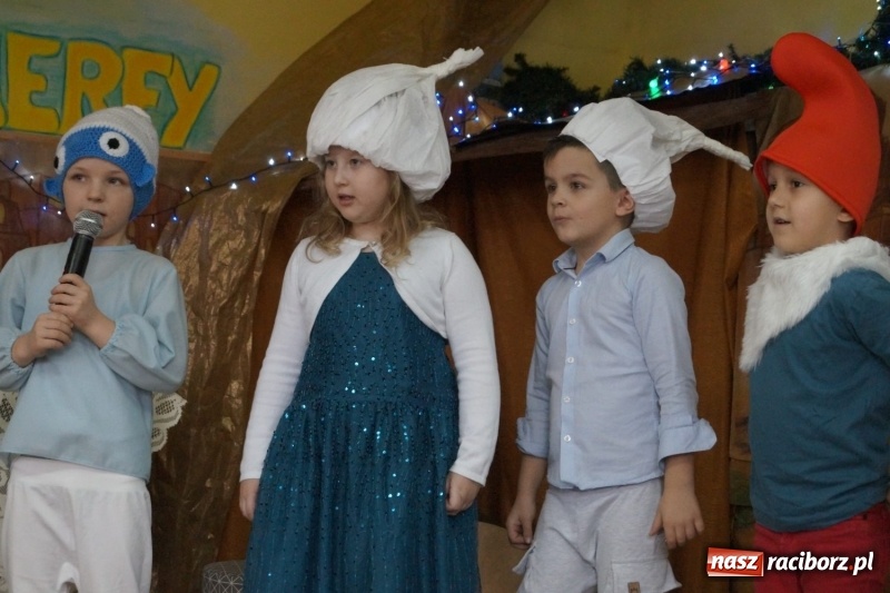 Zdjęcie w galerii na portalu naszraciborz.pl: Maryja ze smartfonem, dary dla Jezusa z Biedronki, czyli jasełka w Nędzy na wesoło  wiadomości z regionu