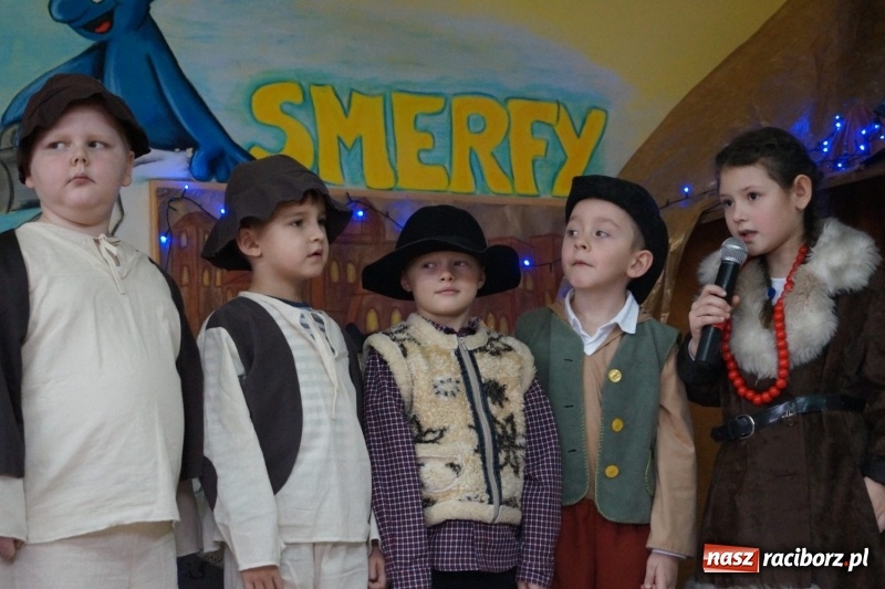 Zdjęcie w galerii na portalu naszraciborz.pl: Maryja ze smartfonem, dary dla Jezusa z Biedronki, czyli jasełka w Nędzy na wesoło  wiadomości z regionu