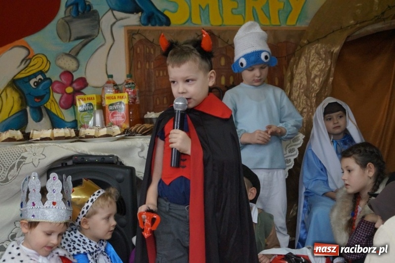 Zdjęcie w galerii na portalu naszraciborz.pl: Maryja ze smartfonem, dary dla Jezusa z Biedronki, czyli jasełka w Nędzy na wesoło  wiadomości z regionu