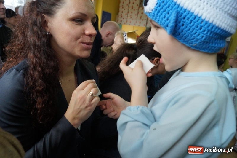Zdjęcie w galerii na portalu naszraciborz.pl: Maryja ze smartfonem, dary dla Jezusa z Biedronki, czyli jasełka w Nędzy na wesoło  wiadomości z regionu