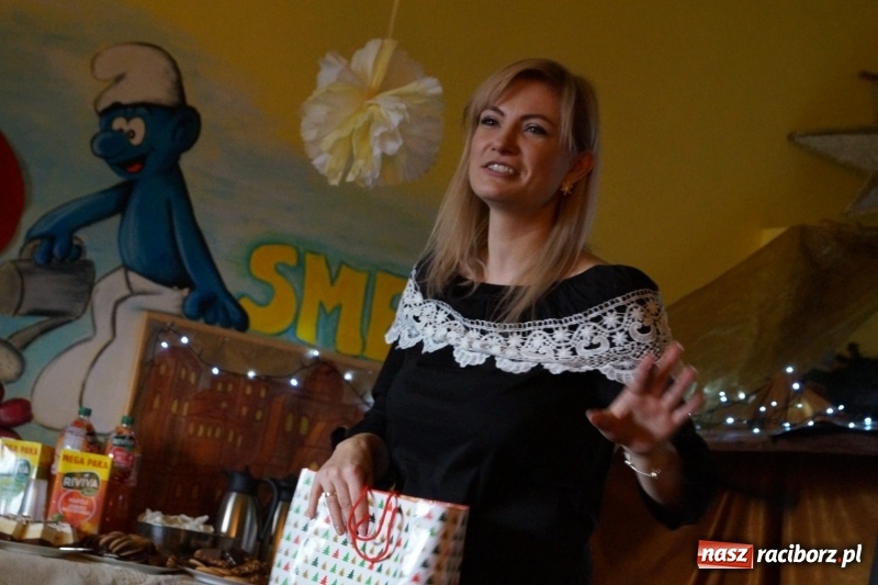 Zdjęcie w galerii na portalu naszraciborz.pl: Maryja ze smartfonem, dary dla Jezusa z Biedronki, czyli jasełka w Nędzy na wesoło  wiadomości z regionu