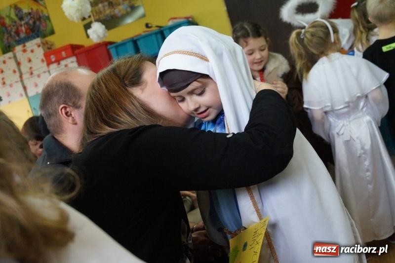 Zdjęcie w galerii na portalu naszraciborz.pl: Maryja ze smartfonem, dary dla Jezusa z Biedronki, czyli jasełka w Nędzy na wesoło  wiadomości z regionu